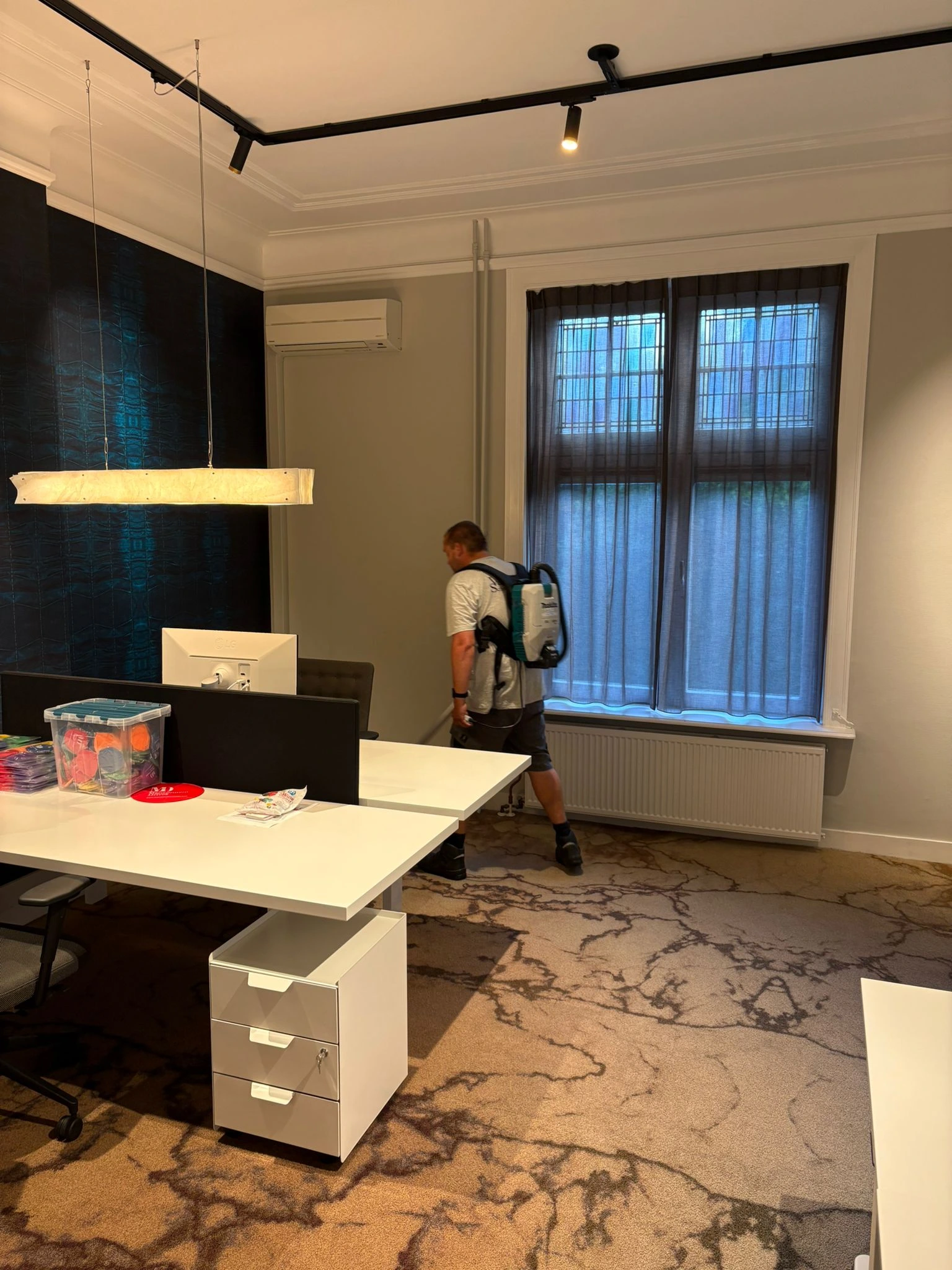 regulier-schoonmaakwerk-kantoor-zeist
